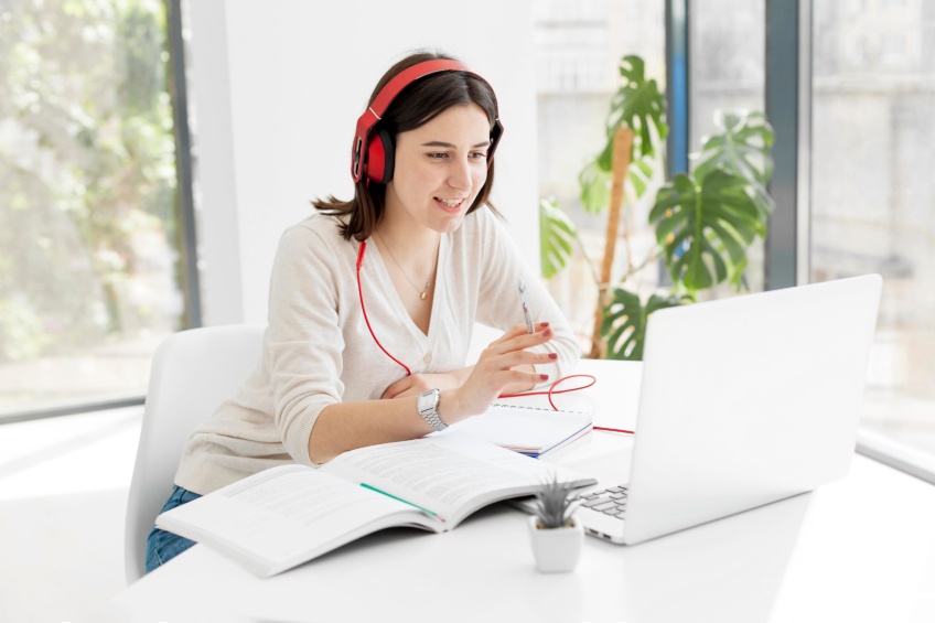 girl learning a world language online