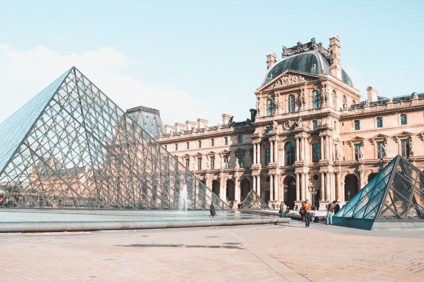 the louvre museum